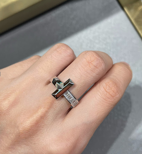 Title 1, V Gold Wide Square Diamond Ring. Exquisite spar...