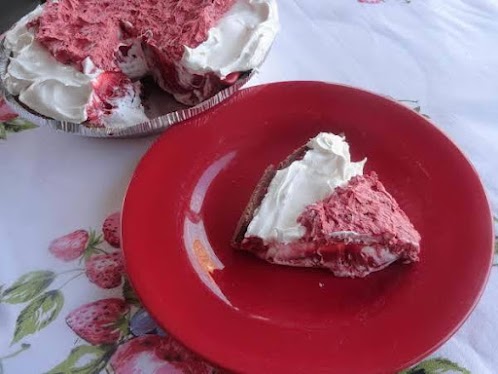 Layered Red Velvet Cheesecake Pie