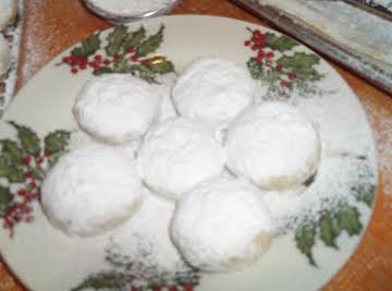 Kourambiathes/Greek Cookies
