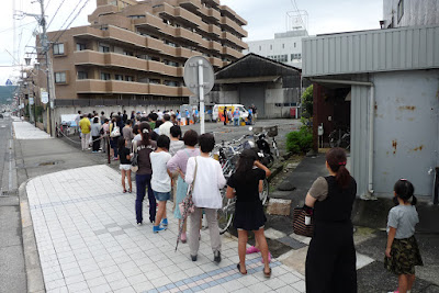 2016秋のワクワク祭り大抽選会 お客様方の列