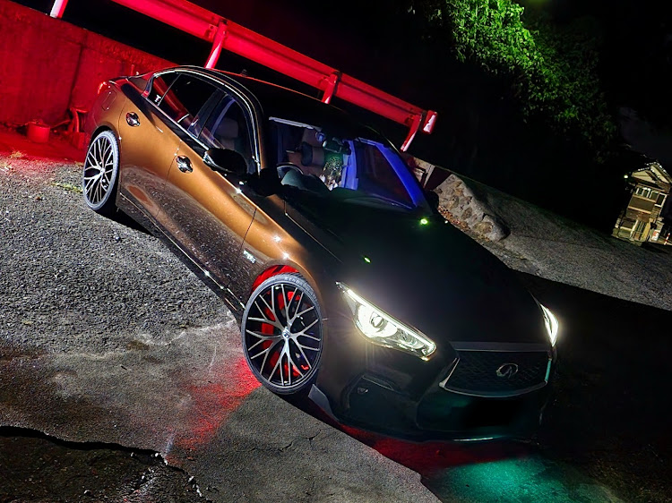 スカイラインのSKYLINE HYBRID・350GT typeSP・HV37 中期・インペリアルアンバー・IMPUL Millenniumに関するカスタム事例の投稿画像2枚目