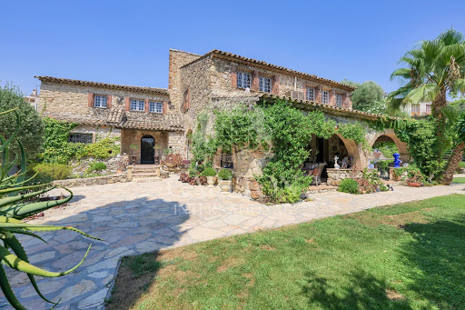 House with pool 1
