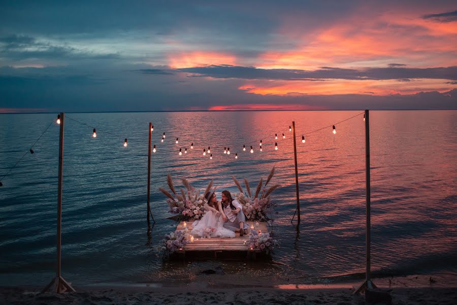 Fotografo di matrimoni Elena Smirnova (olenasmirnova). Foto del 29 maggio 2019