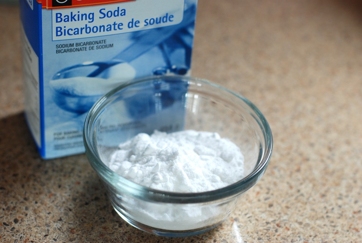 baking soda in a bol