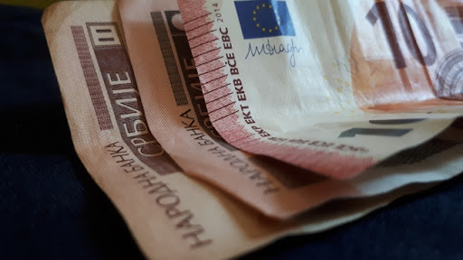 Devizni kurs: Evro u ponedeljak 117,17 dinara