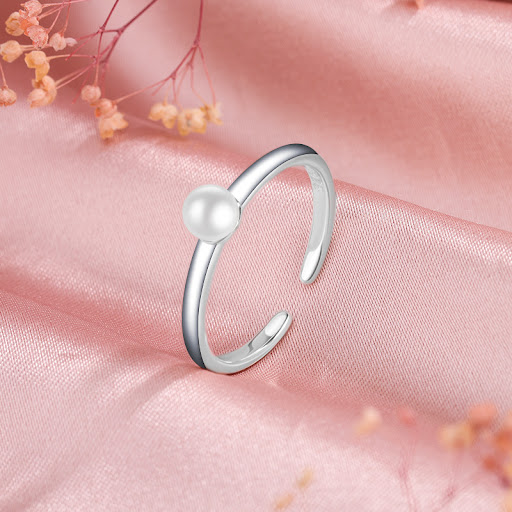 Title 2, Womens Sterling Silver Pearl Ring. A timeless ...