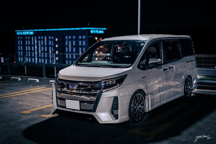 ノアの低そうで低くない少し低い車・HOMURA・立体駐車場・いつもイイね＆コメントありがとうございます😆・オフ会に関するカスタム事例の投稿画像1枚目