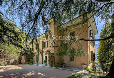 Villa with pool and garden 5