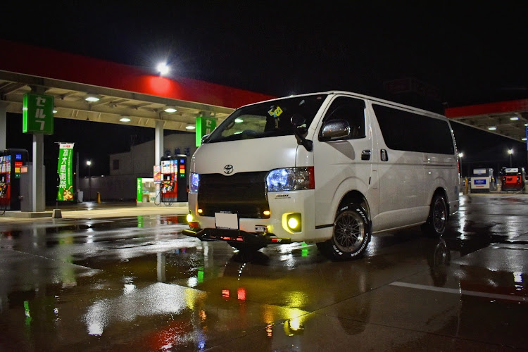 レジアスエースバンの夜間飛行・VAN LIFE MOTORS・vanlife・ガソリンスタンド・雨のデトロイトに関するカスタム事例の投稿画像5枚目