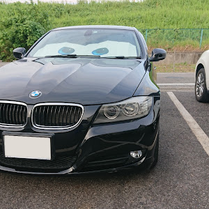 320i