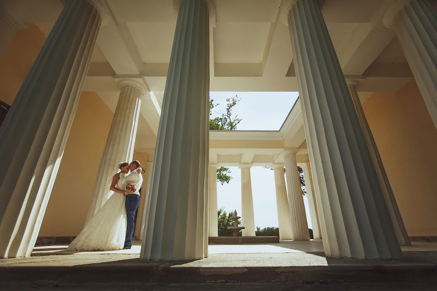 Fotógrafo de casamento Oleg Myr (olegmbip). Foto de 1 de dezembro 2014