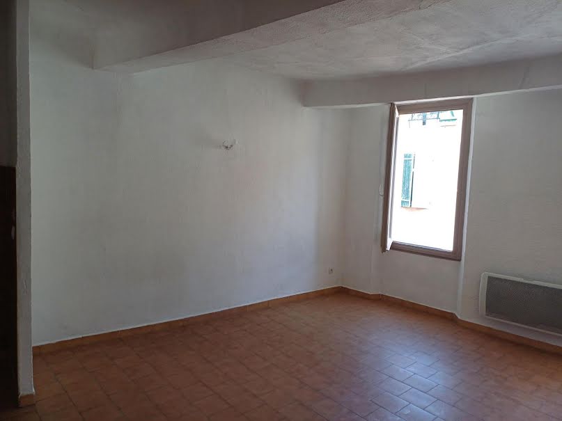 Location  appartement 1 pièce 30 m² à Trans-en-Provence (83720), 450 €