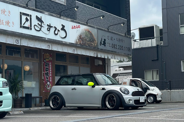 ミニ ハッチバックのデブの大食い・Ｒ56・SU16・グリル交換に関するカスタム事例の投稿画像1枚目