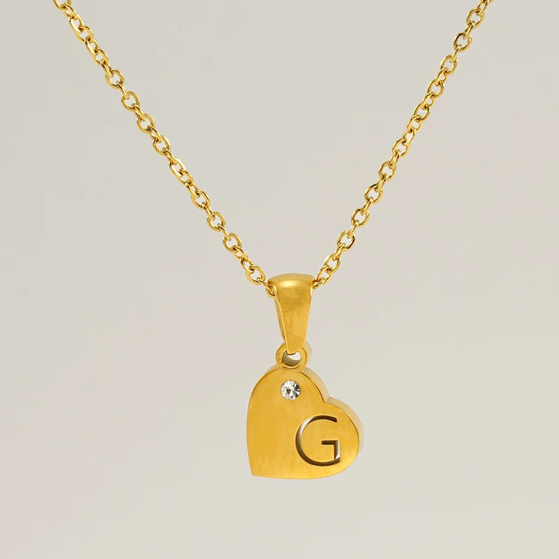 Collier pendentif cœur en acier titane et diamant, un symbole d'amour éternel. Cadeau idéal pour exprimer vos sentiments.