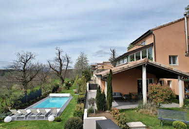 Maison avec piscine et terrasse 10