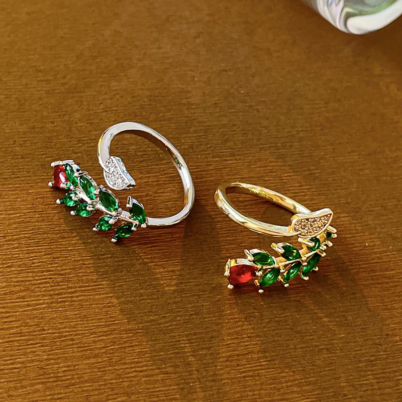Title 6, Diamanten Slangenkop Zirkoon Blad Ring, een ele...