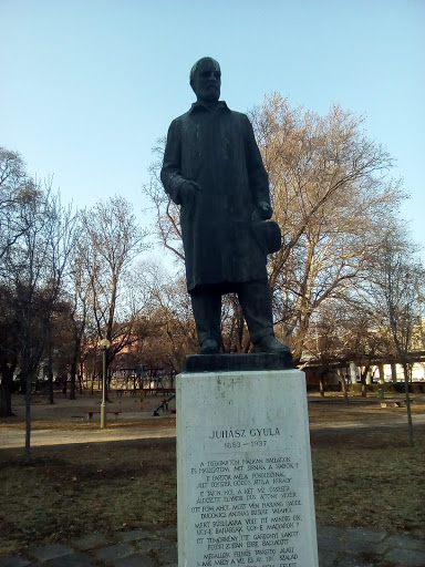 Juhász Gyula Szobra