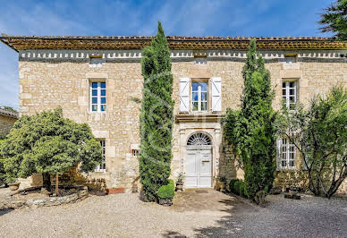 Propriété avec piscine et jardin 18