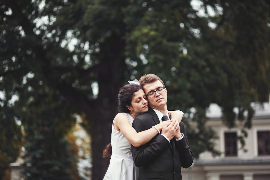 Fotógrafo de casamento Dmitriy Rasyukevich (migro). Foto de 17 de fevereiro 2014