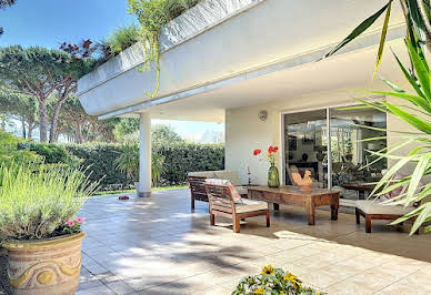 Seaside apartment with terrace 2