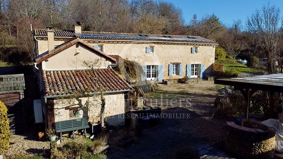 Vente maison 7 pièces 212.48 m² à Saint-Martin-des-Combes (24140), 552 000 €