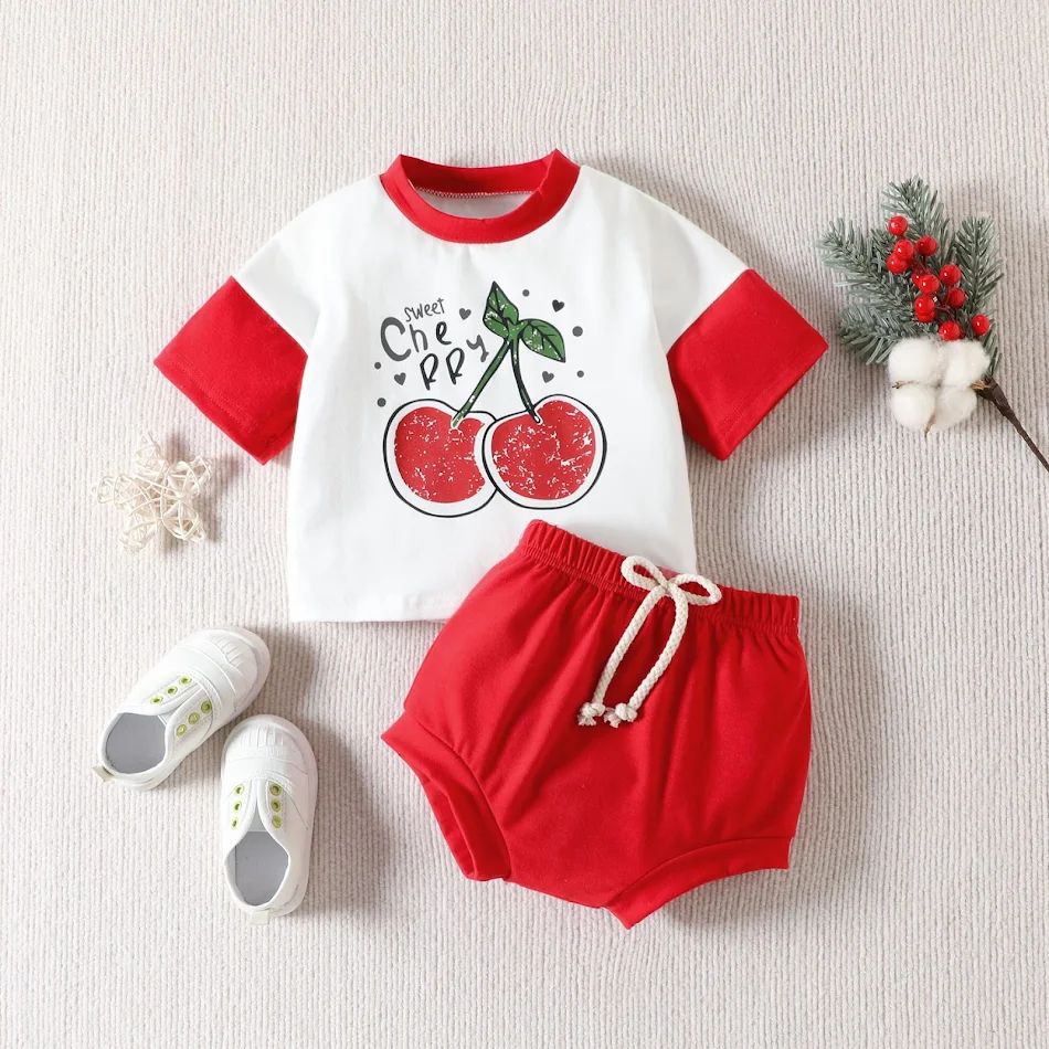 Gedrukte T-shirt met korte mouwen set. Comfortabel en stijlvol, ideaal voor warme dagen. Geniet van de zomer met deze casual outfit en voel je vrij.
