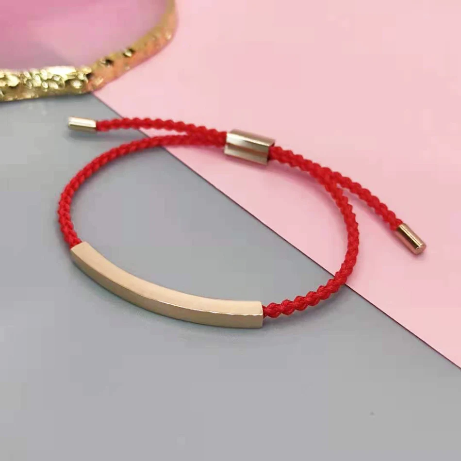 Bracelet coude creux ajustable en acier titane avec corde tressée. Confort et durabilité pour un usage quotidien et sportif.