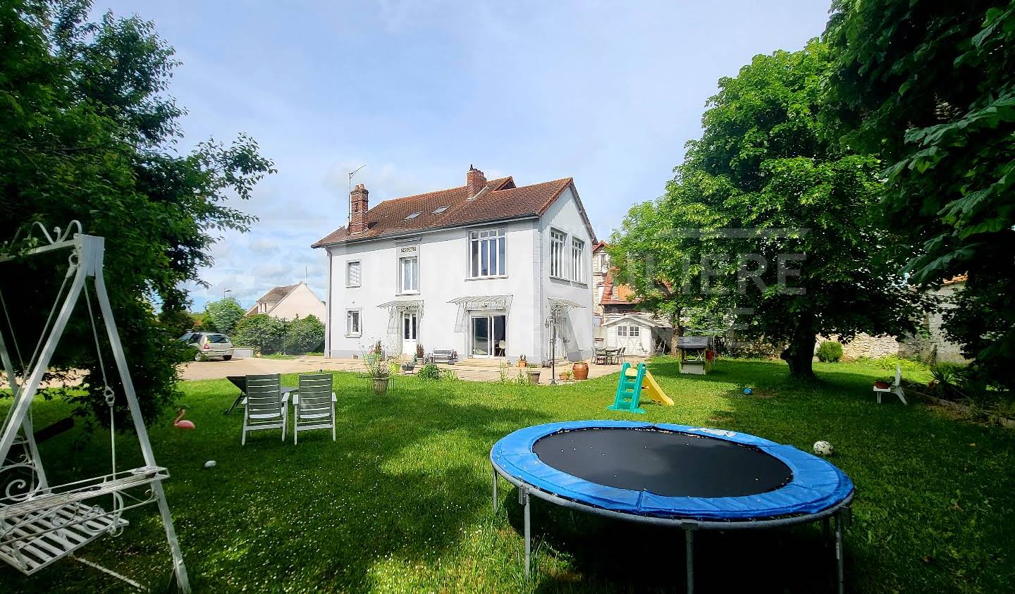 House with terrace Freneuse