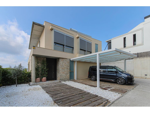 House with pool and terrace 2