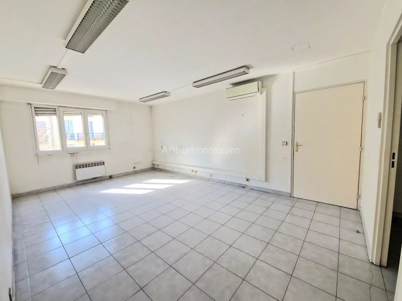 Location  locaux professionnels 3 pièces 46.88 m² à Draguignan (83300), 790 €