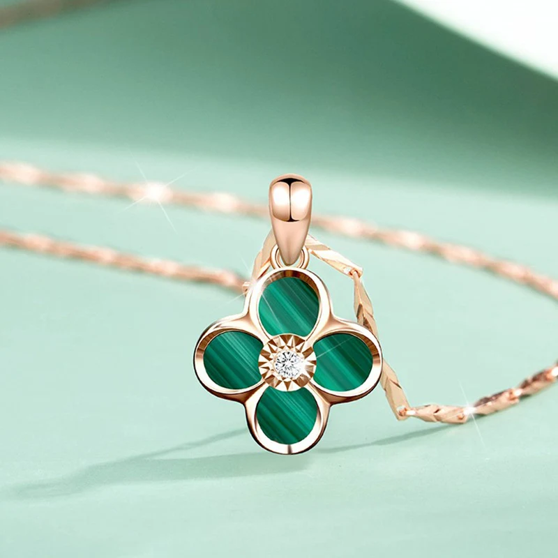 Collier trèfle en argent sterling pour femmes Un bijou élégant pour toutes occasions. Cadeau idéal pour exprimer votre affection.