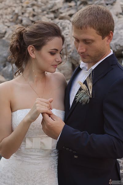 Fotógrafo de casamento Valentina Sidorova (cosmopolitphoto). Foto de 2 de fevereiro 2015