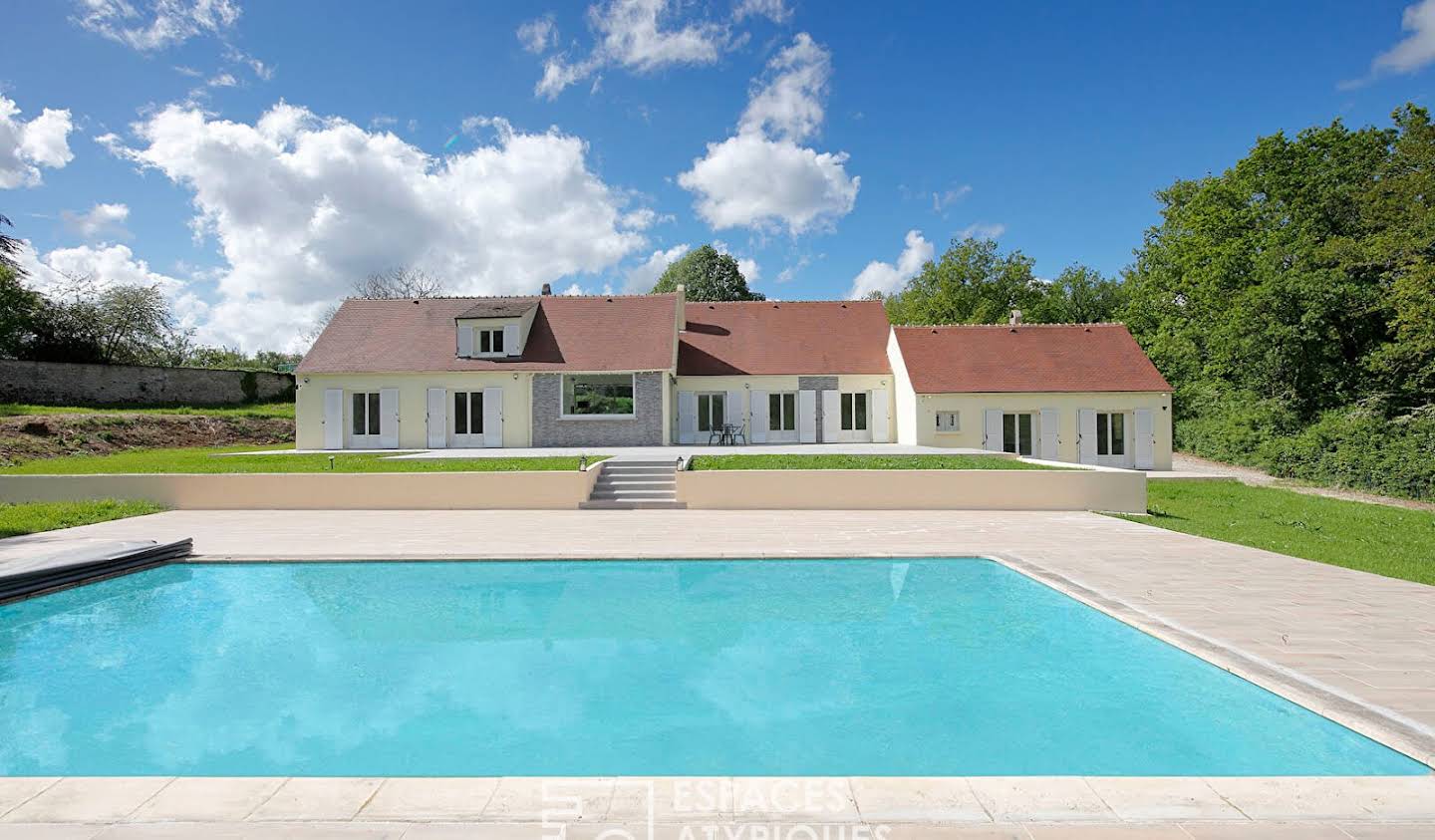 House with pool and terrace Nemours