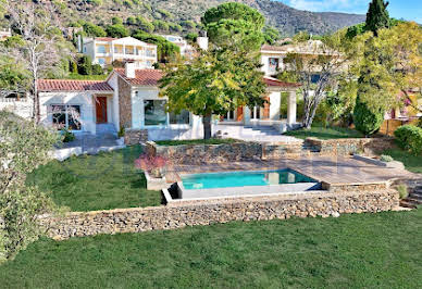 Villa with pool and garden 1