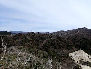 下に羽鳥峰を望む