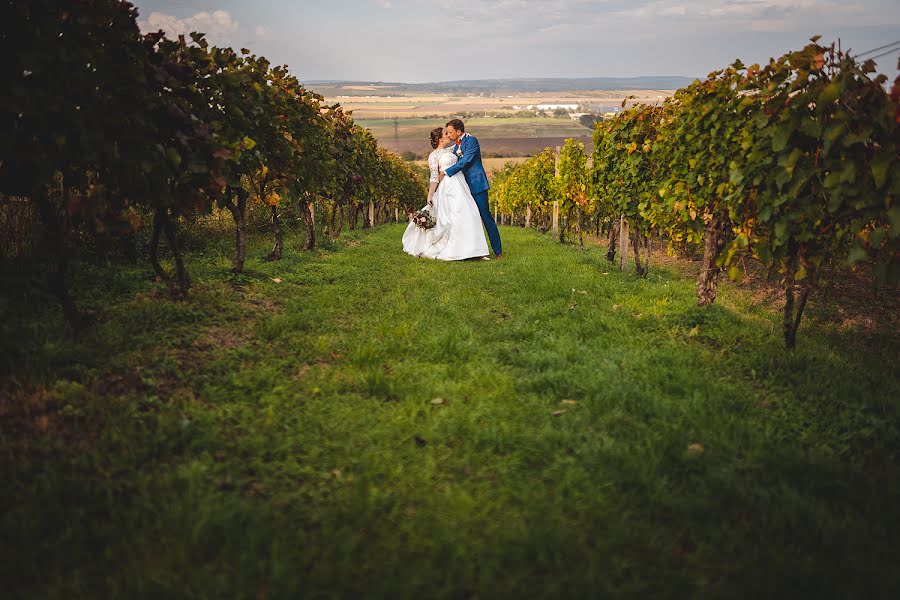 Fotografer pernikahan Jarda Nečas (momentstudio). Foto tanggal 15 Mei 2021