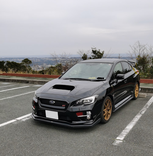 スバル Wrx Stiを華麗にカスタム By Rt 03 01 天気がよかったので山登りfinaleditionに憧れて金ホイールにしちゃいました 黒に金も Cartune