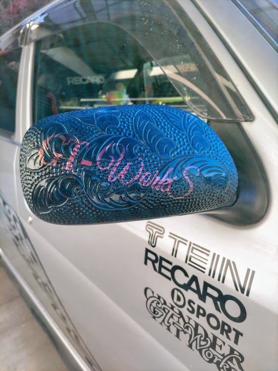 エッセの愛車の好きな角度・Ange With Friend・GT-works・M's style・グラインダータトゥーボンネットに関するカスタム事例の投稿画像4枚目