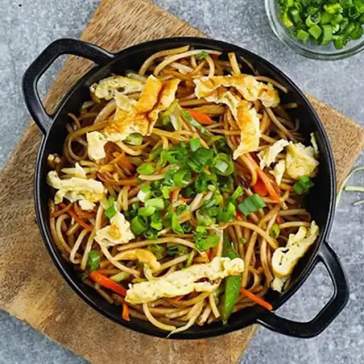 Egg Hakka Noodles