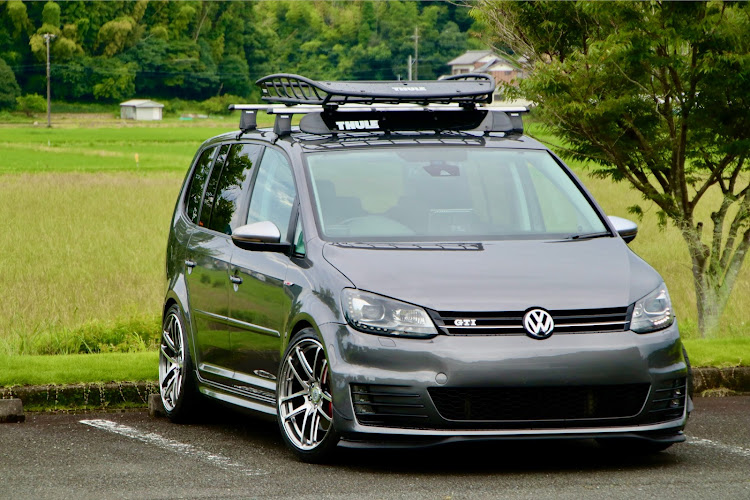 ゴルフトゥーランのフォルクスワーゲン・TOURAN・GTI・AVS Model F50・ヨコハマホイールに関するカスタム事例の投稿画像1枚目