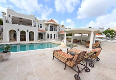 Villa with pool 3