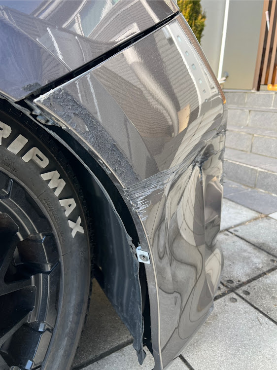 syuさんが投稿したDIY・バンパー補修塗装・シエナ・1H1グレーマイカメタリック・パテ埋めに関するカスタム事例の投稿画像2枚目