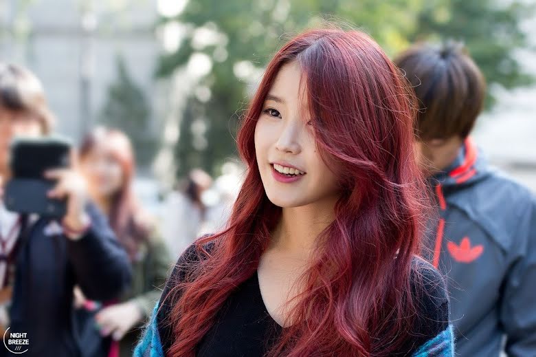 9. 10 Celebrities Who Have Rocked Pink and Blue Hair Curls - wide 3