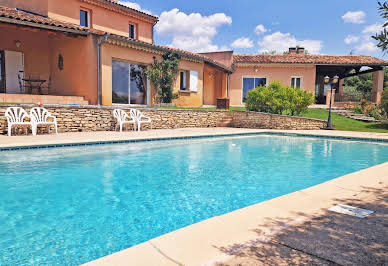 Maison avec piscine et terrasse 12