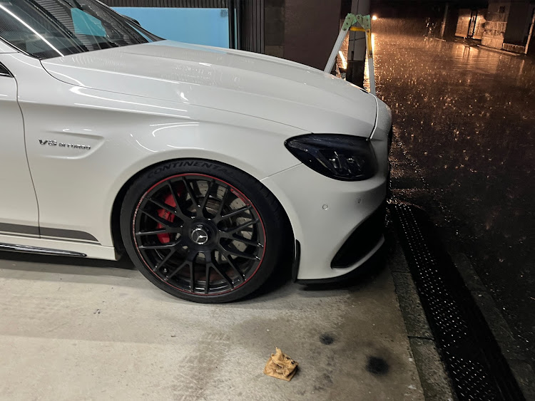 Cクラスの洗車・スペーサー交換・スペーサー変更・AMG C63S・ゲリラ豪雨に関するカスタム事例の投稿画像5枚目