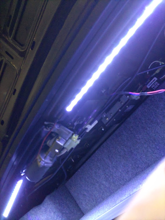 スカイラインのDIY・LEDテープ・トランクルームを明るくしよう・失敗は成功のもとに関するカスタム事例の投稿画像8枚目