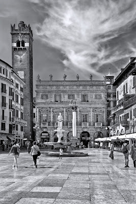 Piazza Erbe (Verona) di zsim67