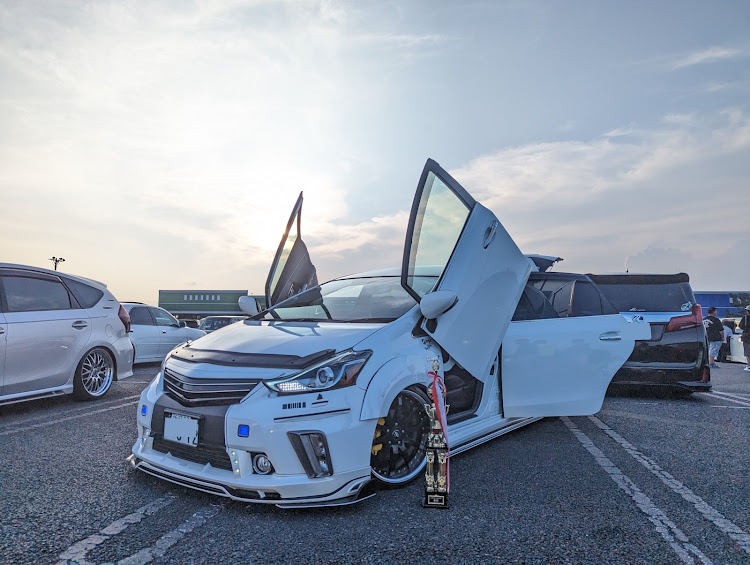 プリウスαの-絆-α Premium Member・シザーズドア・オーバーフェンダー・KWGP杯に関するカスタム事例の投稿画像13枚目