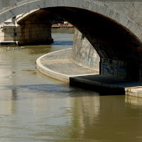 Passeggiata sotto i Ponti di Roma di 