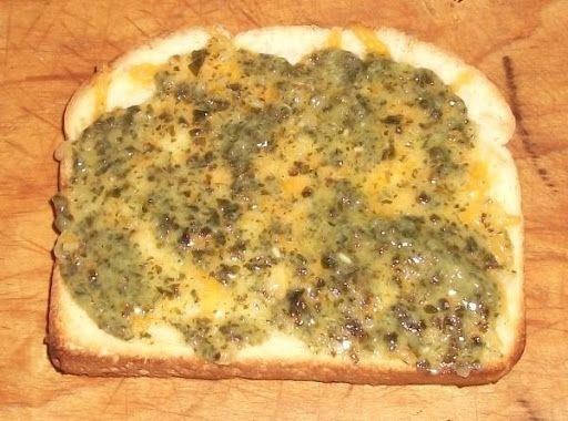 Pesto Cheesy Toast